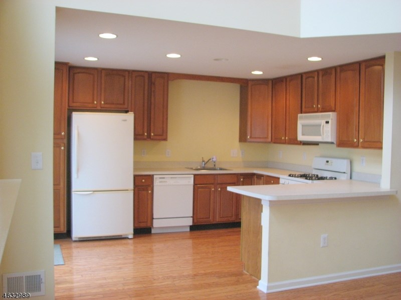 For Sale: 46 Peach Tree Ln Hawthorne, NJ 07506