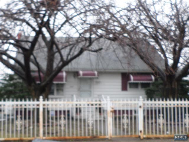 725-727 E 25th St