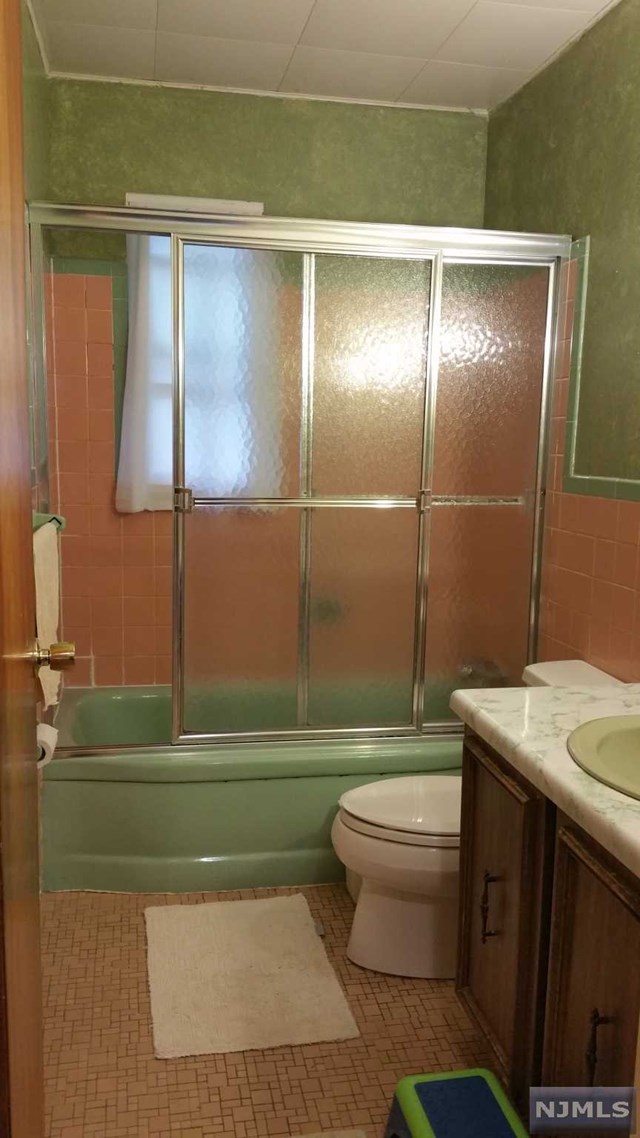 For Sale: 450 Hamilton Pl Hackensack, NJ 07601