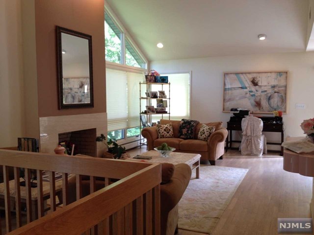 For Sale: 2 Heaton Ct Closter, NJ 07624