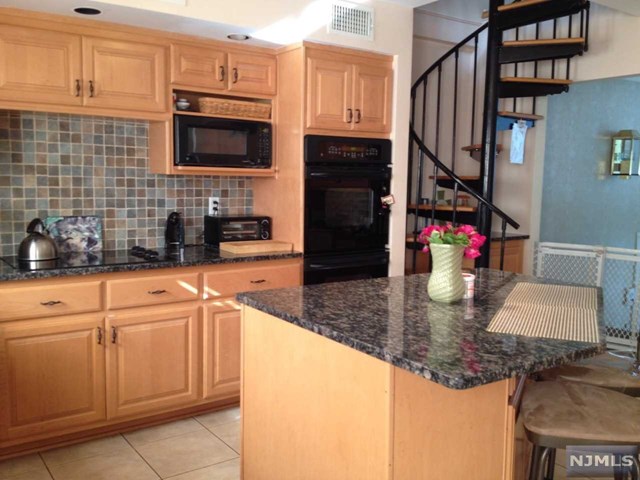 For Sale: 2 Heaton Ct Closter, NJ 07624