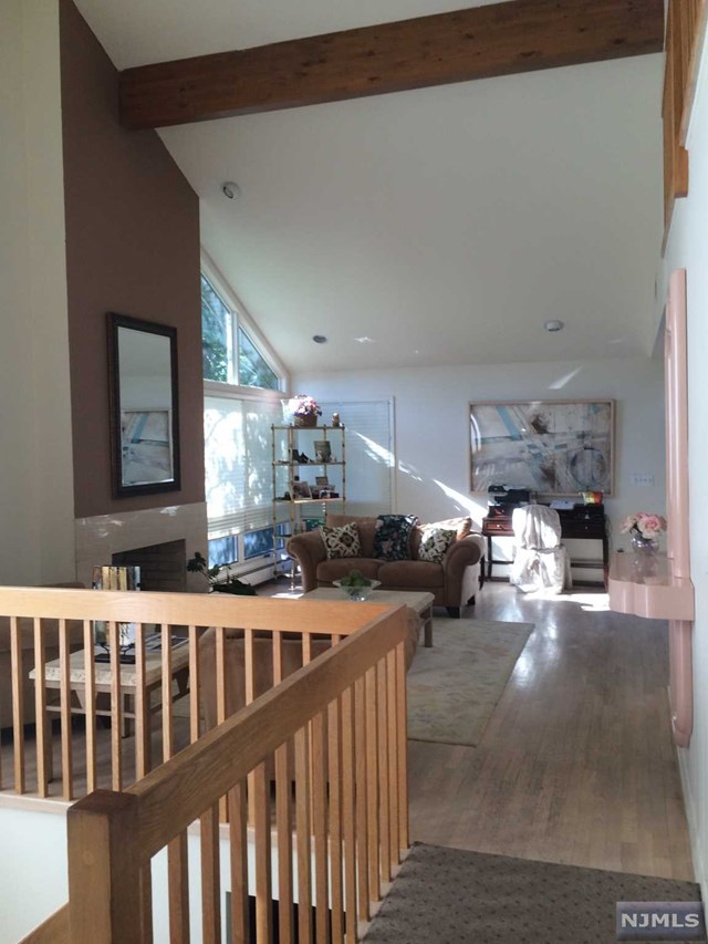 For Sale: 2 Heaton Ct Closter, NJ 07624