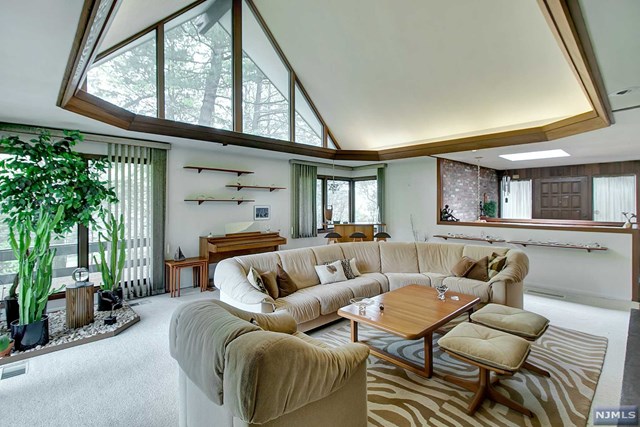 15 Holland Ave