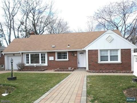 896 E Lawn Dr