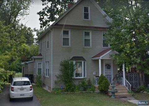 896 E Lawn Dr