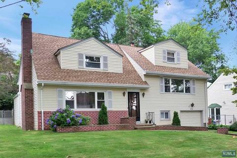 896 E Lawn Dr