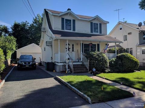 896 E Lawn Dr