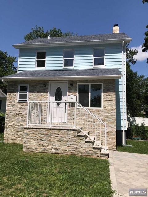 896 E Lawn Dr