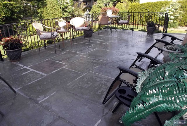 For Sale: 11 Egan Pl Englewood Cliffs, NJ 07632