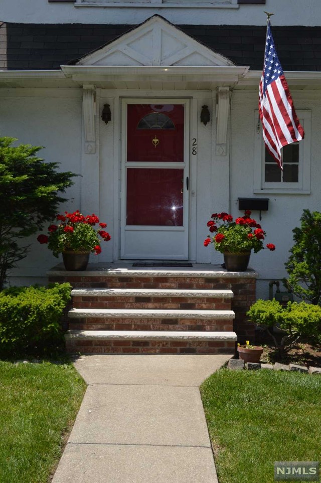 For Sale: 28 Saint Albans Pl Haworth, NJ 07641