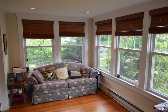 For Sale: 28 Saint Albans Pl Haworth, NJ 07641