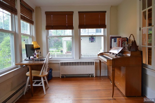 For Sale: 28 Saint Albans Pl Haworth, NJ 07641