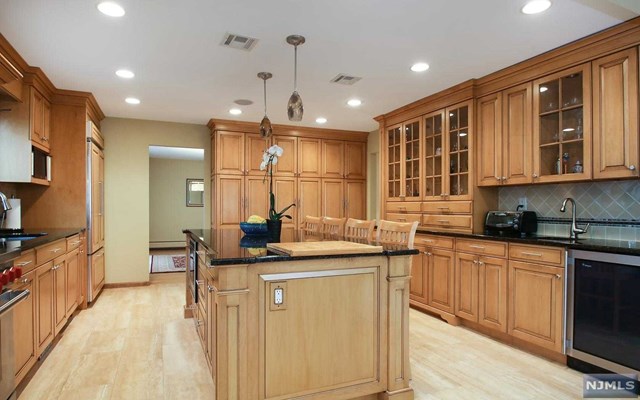 561 Faletti Way