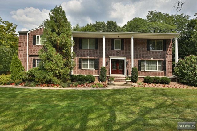 27 Old Chestnut Ridge Rd, Montvale NJ 07645