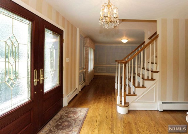 27 Old Chestnut Ridge Rd, Montvale NJ 07645