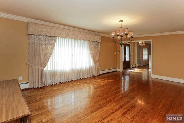 27 Old Chestnut Ridge Rd, Montvale NJ 07645