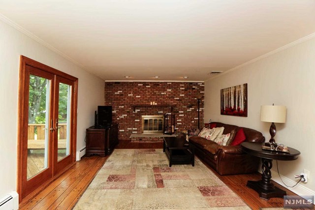 27 Old Chestnut Ridge Rd, Montvale NJ 07645
