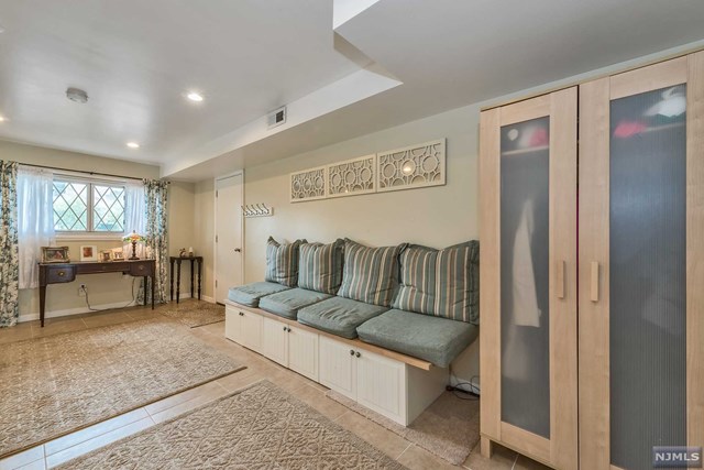 142 Scharer Ave Northvale, NJ 07647