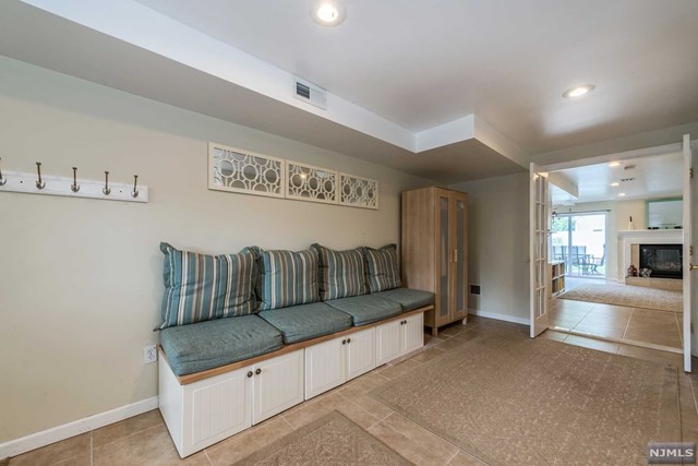 142 Scharer Ave Northvale, NJ 07647