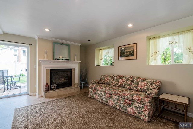 142 Scharer Ave Northvale, NJ 07647