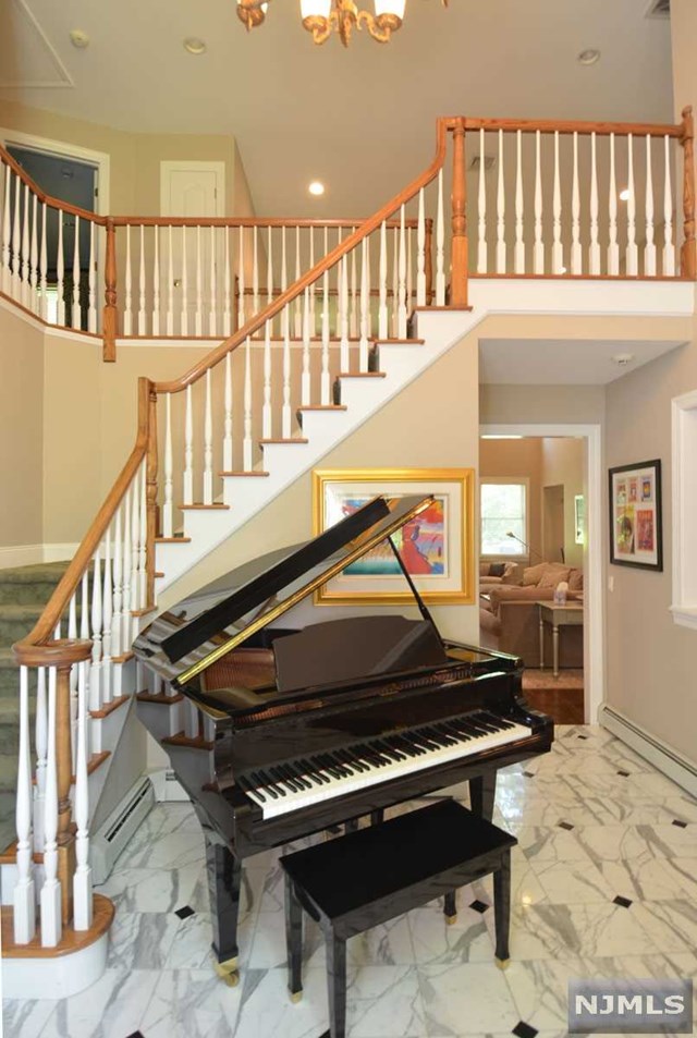 For Sale: 11 Canterbury Rd Norwood, NJ 07648