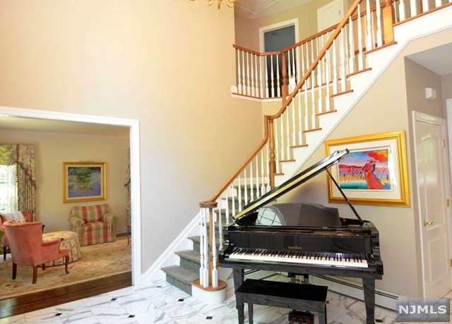 For Sale: 11 Canterbury Rd Norwood, NJ 07648