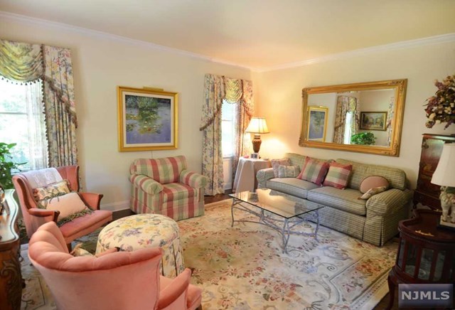 For Sale: 11 Canterbury Rd Norwood, NJ 07648