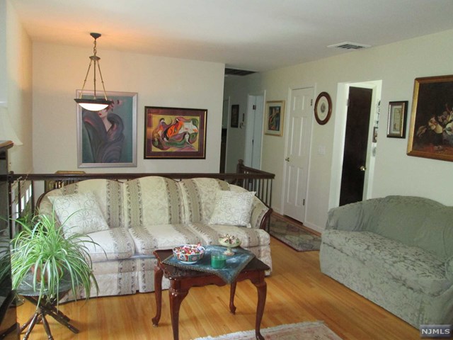 For Sale: 360 Livingston St Norwood, NJ 07648