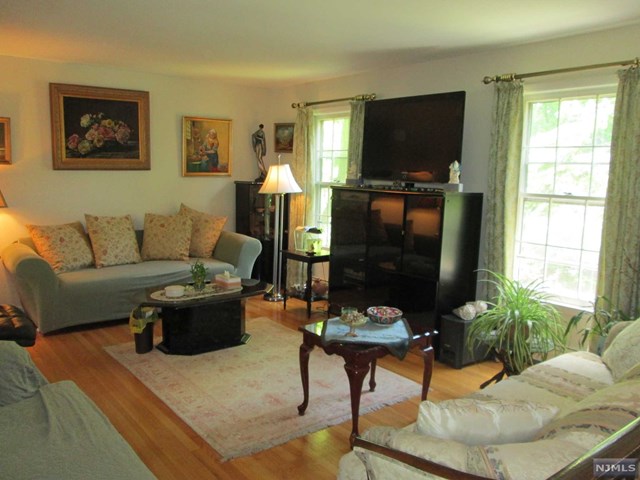 For Sale: 360 Livingston St Norwood, NJ 07648