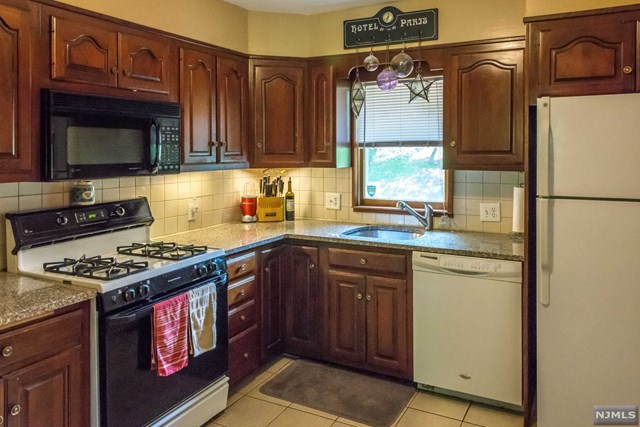 For Sale: 35 Windsor Ct Norwood, NJ 07648