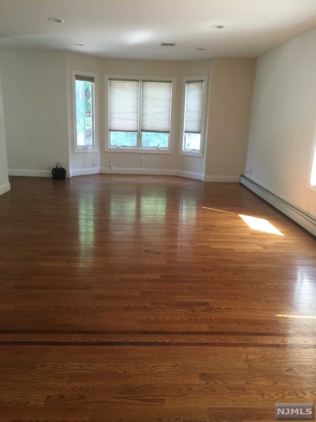 275 5th St Palisades Park, NJ 07650
