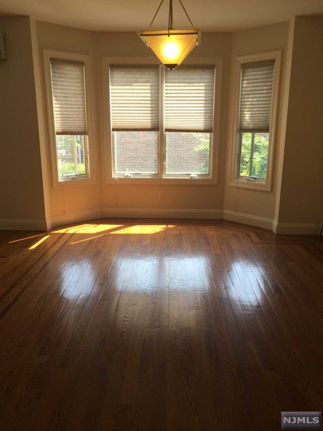 275 5th St Palisades Park, NJ 07650