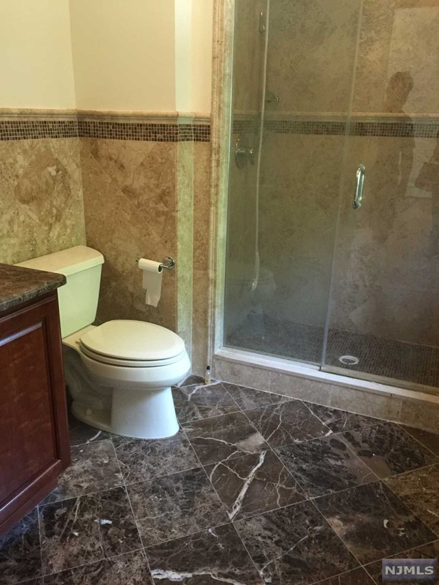 275 5th St Palisades Park, NJ 07650