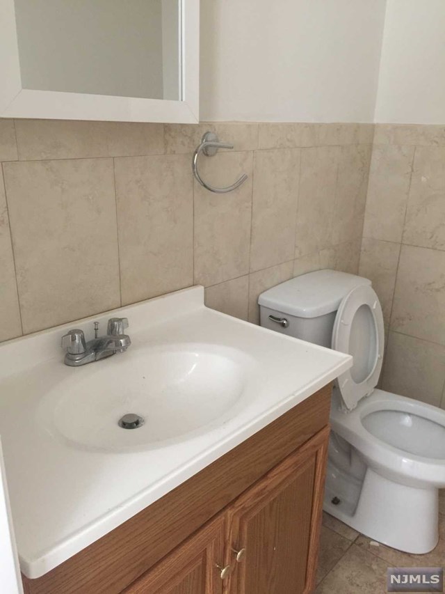 275 5th St Palisades Park, NJ 07650