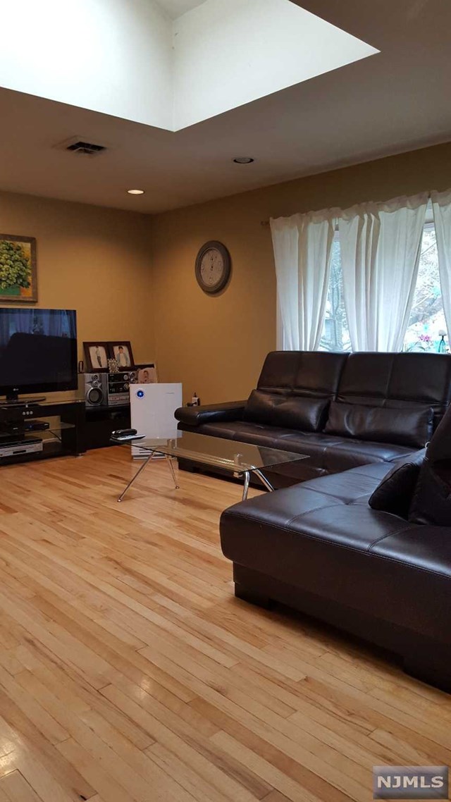 64 Hemlock Dr