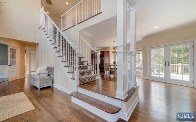 7 Woodland Rd