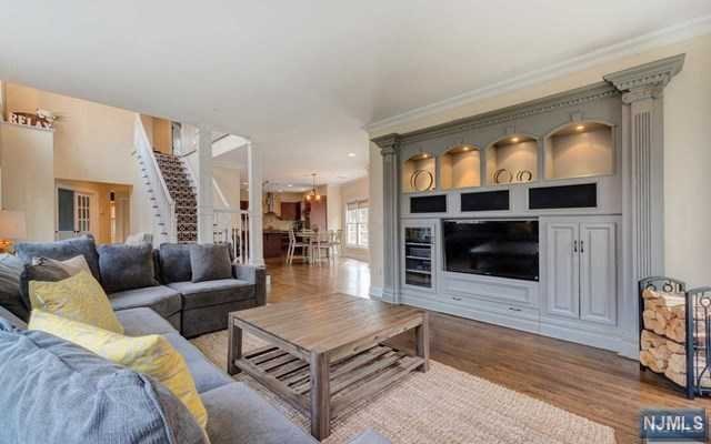 7 Woodland Rd