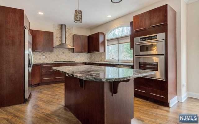 7 Woodland Rd