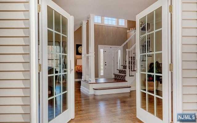 7 Woodland Rd