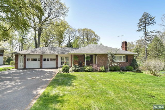 18 Heidi Ln