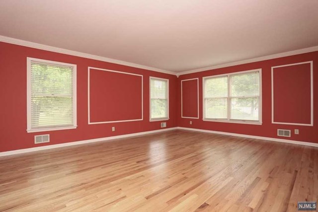 For Sale: 3 Mallon Ct Park Ridge, NJ 07656