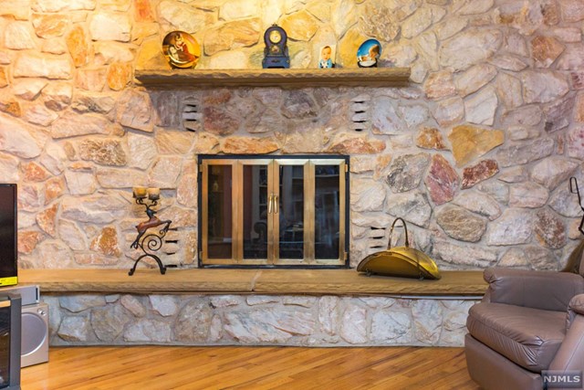 For Sale: 9 W Park Ave Park Ridge, NJ 07656