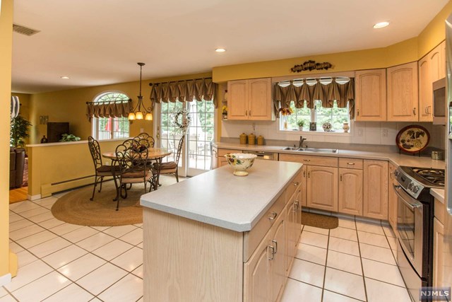 For Sale: 6 Dibella Dr Park Ridge, NJ 07656