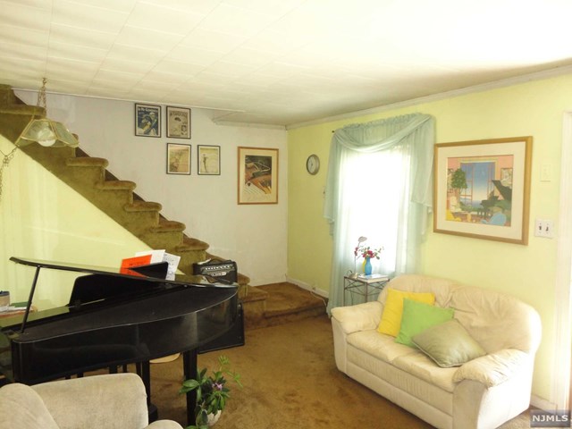 For Sale: 257 Floral Ln Saddle Brook, NJ 07663