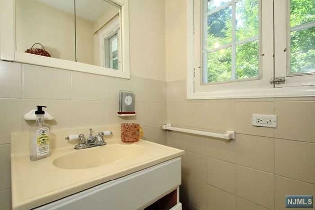 For Sale: 1304 Hastings St Teaneck, NJ 07666