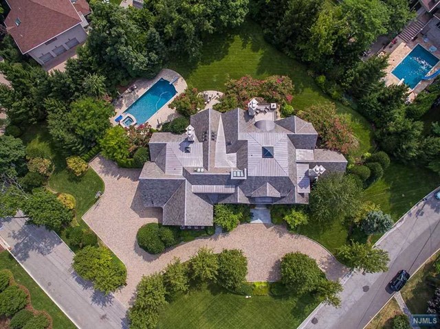 For Sale: 1 Hastings Dr Tenafly, NJ 07670