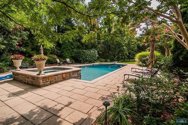 For Sale: 1 Hastings Dr Tenafly, NJ 07670