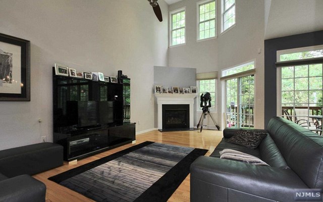 For Sale: 32 Pine Lake Ter Westwood, NJ 07675