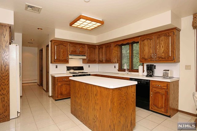 For Sale: 88 Willow Dr Westwood, NJ 07675