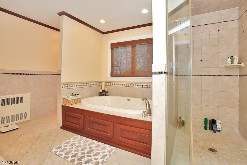 6 Evan Ct